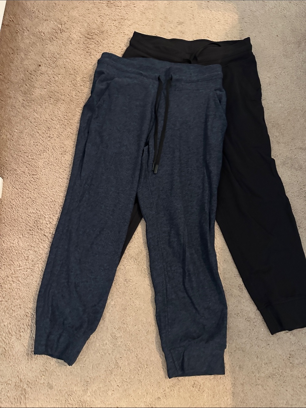 Bundle of 2 lululemon joggers - Navy and Black